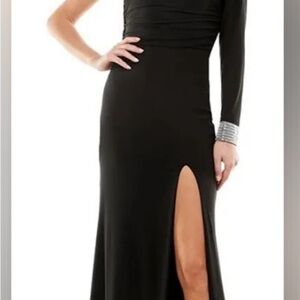 Macy's Chic Black One-Shoulder Gown